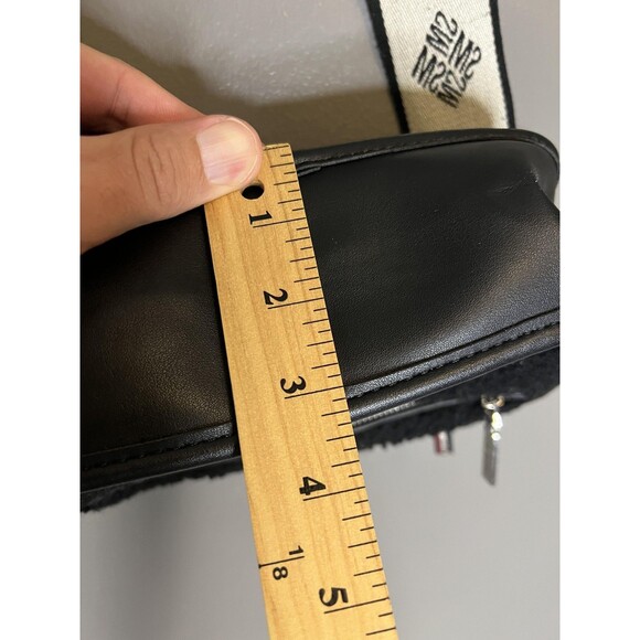 Steve Madden Crossbody Shoulder Bag Womens Black Sherpa Faux Leather Zip Logo - Picture 6 of 11